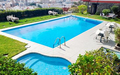Piscina de Apartament de lloguer en Las Palmas de Gran Canaria amb Terrassa, Moblat i Rentadora