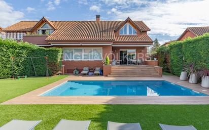 Swimming pool of House or chalet for sale in Sant Cugat del Vallès  with Air Conditioner, Heating and Private garden