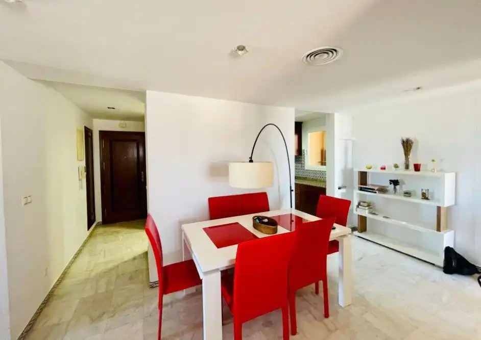 Apartamento con piscina en venta en Zona Carrefour - Urbanizaciones, imagen 3