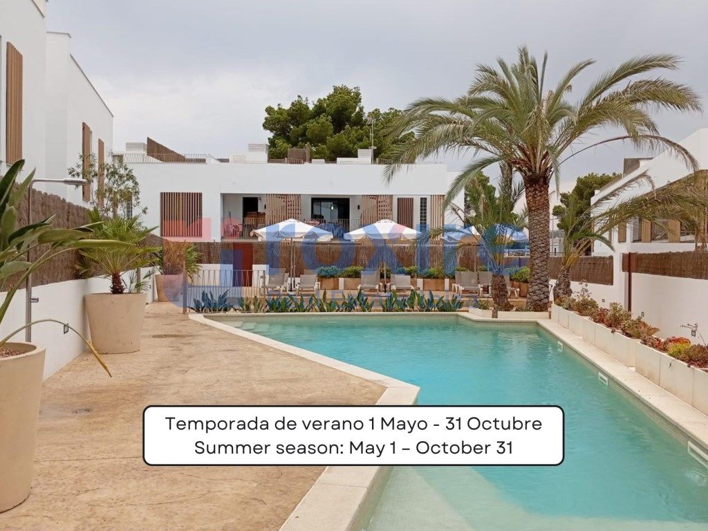Piscina de Apartament de lloguer en Sant Antoni de Portmany amb Aire condicionat, Terrassa i Moblat