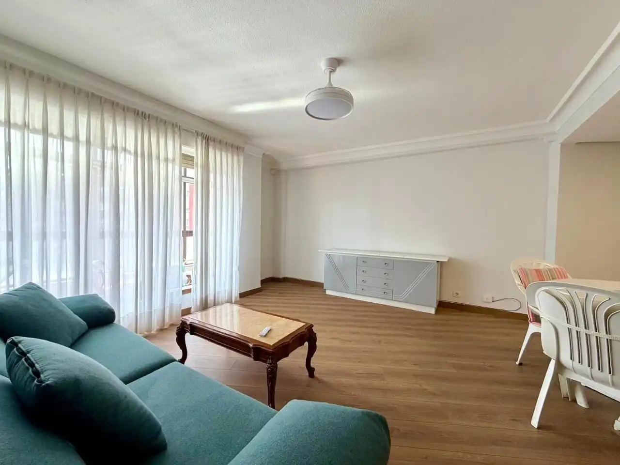 Sala de estar de Piso de alquiler en León Capital  con Calefacción, Terraza y Amueblado