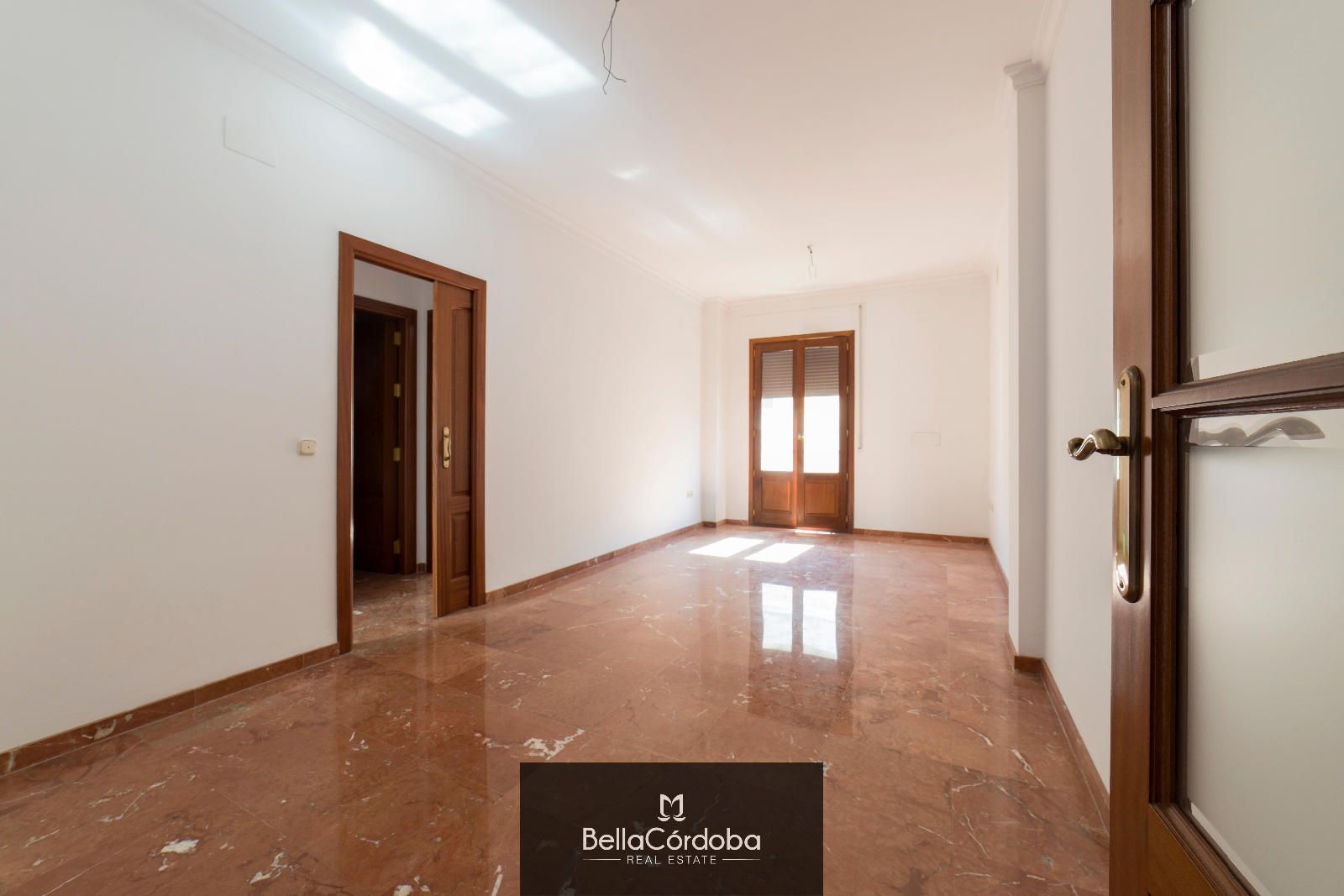 Wohnung zum verkauf in Fernán-Núñez mit Heizung, Terrasse und Abstellraum