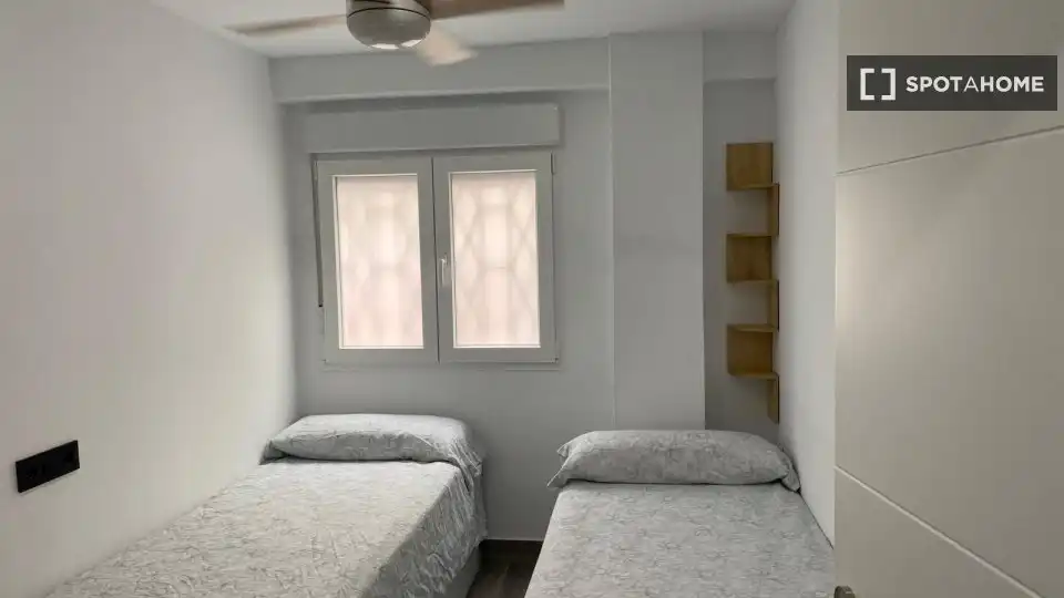 Habitació a Penya - Roja - Avda. Francia