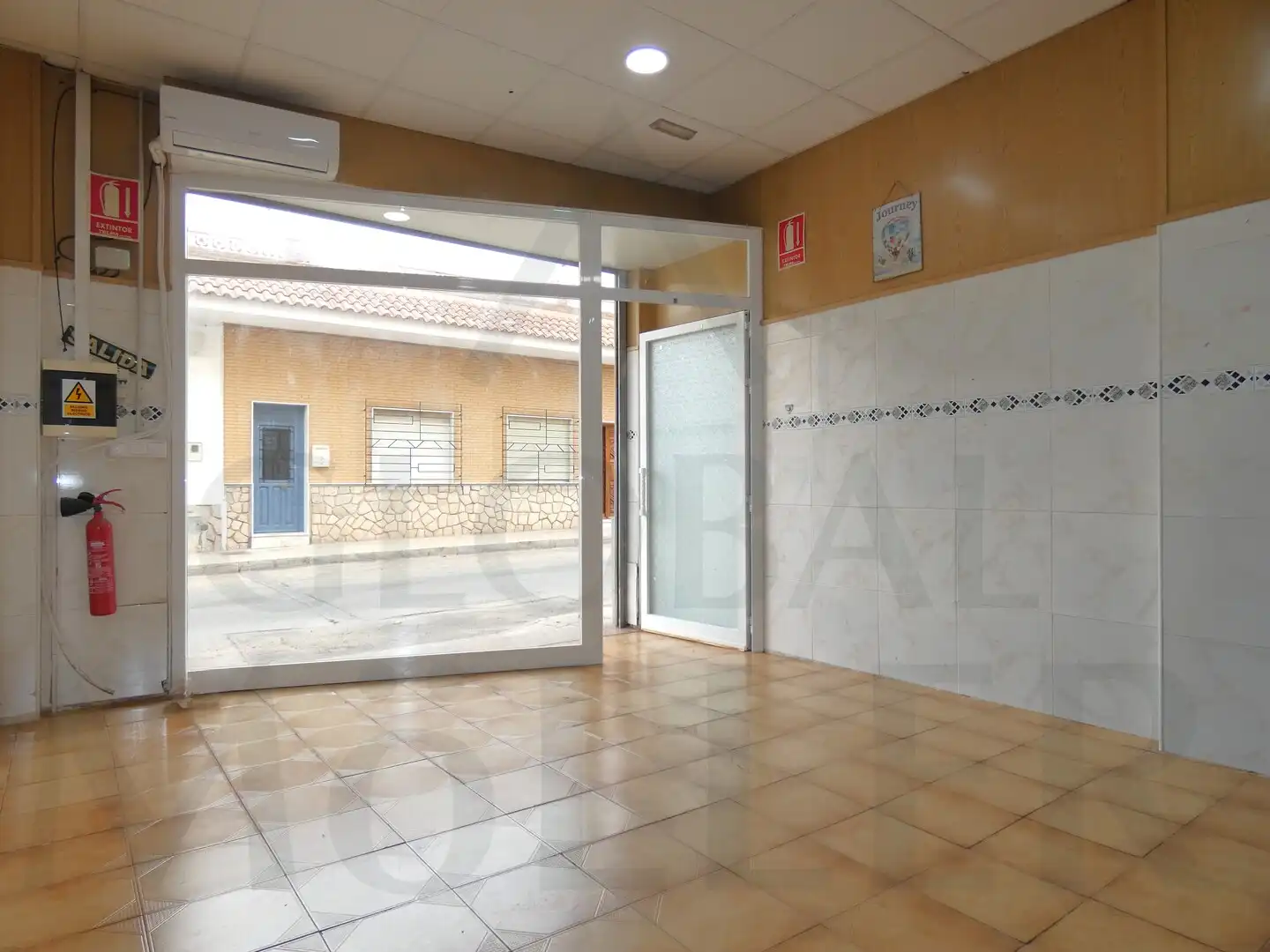 Local de lloguer a Calle Paz de Basilea, 35, Los Dolores