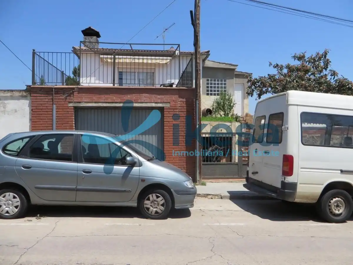 Aparcament de Casa adosada en venda en Lliçà d'Amunt amb Piscina comunitària