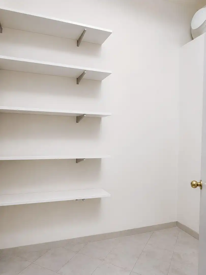 Habitación de Local en venta en Valencia con Aire acondicionado