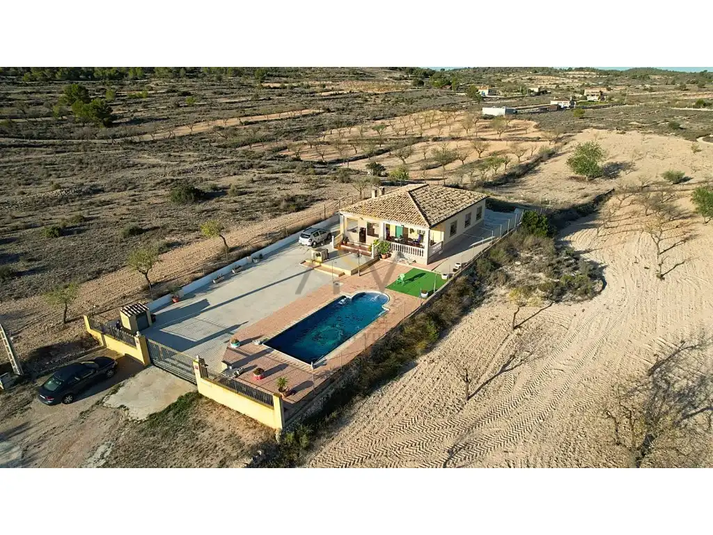 Villa mit Pool zum Verkauf in Hondón de los Frailes