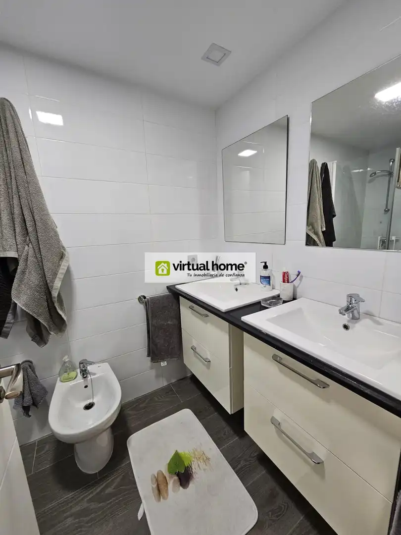 Badezimmer von Wohnung zum Verkauf in Benidorm mit Klimaanlage, Terrasse und Möbliert