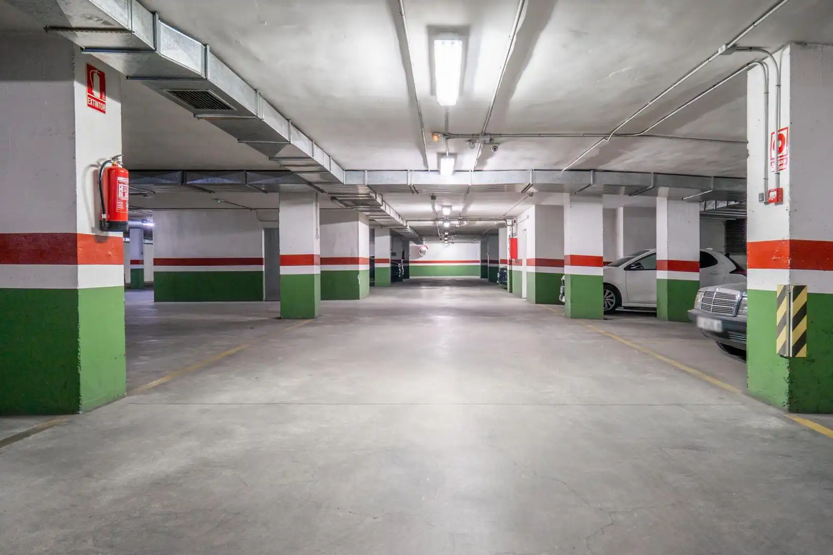 Parkplatz von Garage zum Verkauf in Granada