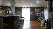 Sala d'estar de Pis en venda en Basauri  amb Balcó