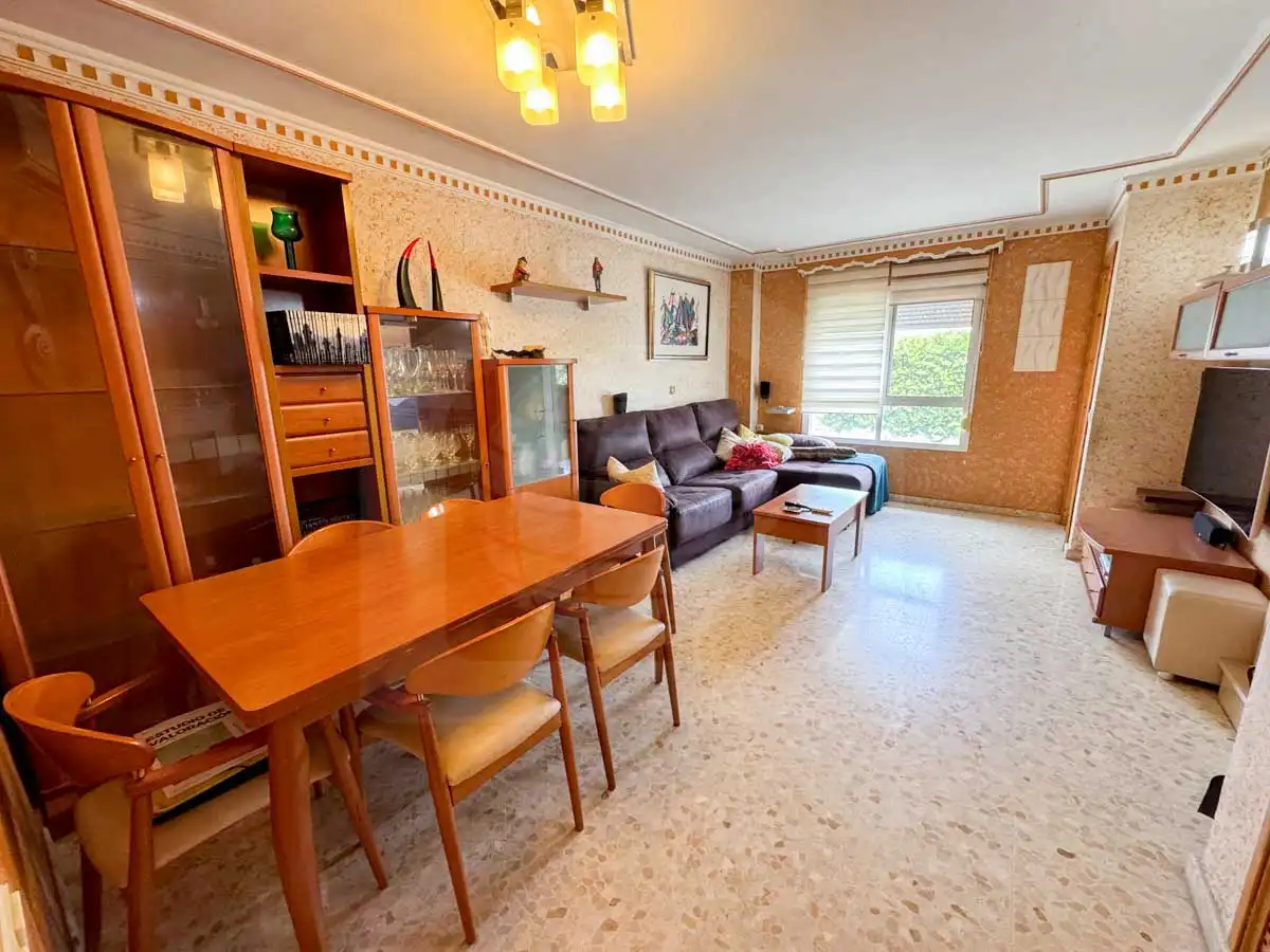 Sala d'estar de Casa adosada en venda en Cártama amb Terrassa i Piscina comunitària