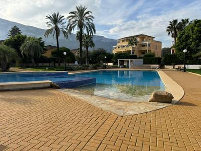 Piscina de Dúplex en venda en Dénia amb Aire condicionat, Jardí privat i Terrassa