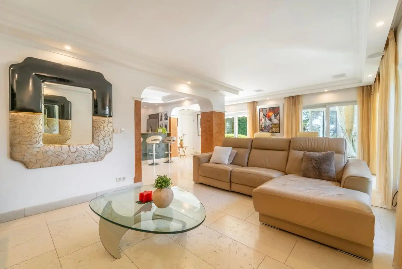 Sala de estar de Casa o chalet en venta en Marbella con Aire acondicionado, Calefacción y Jardín privado
