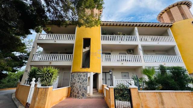 Piso en Venta en Carrer el Ciprés en Lomas de Cabo Roig - Los Dolses