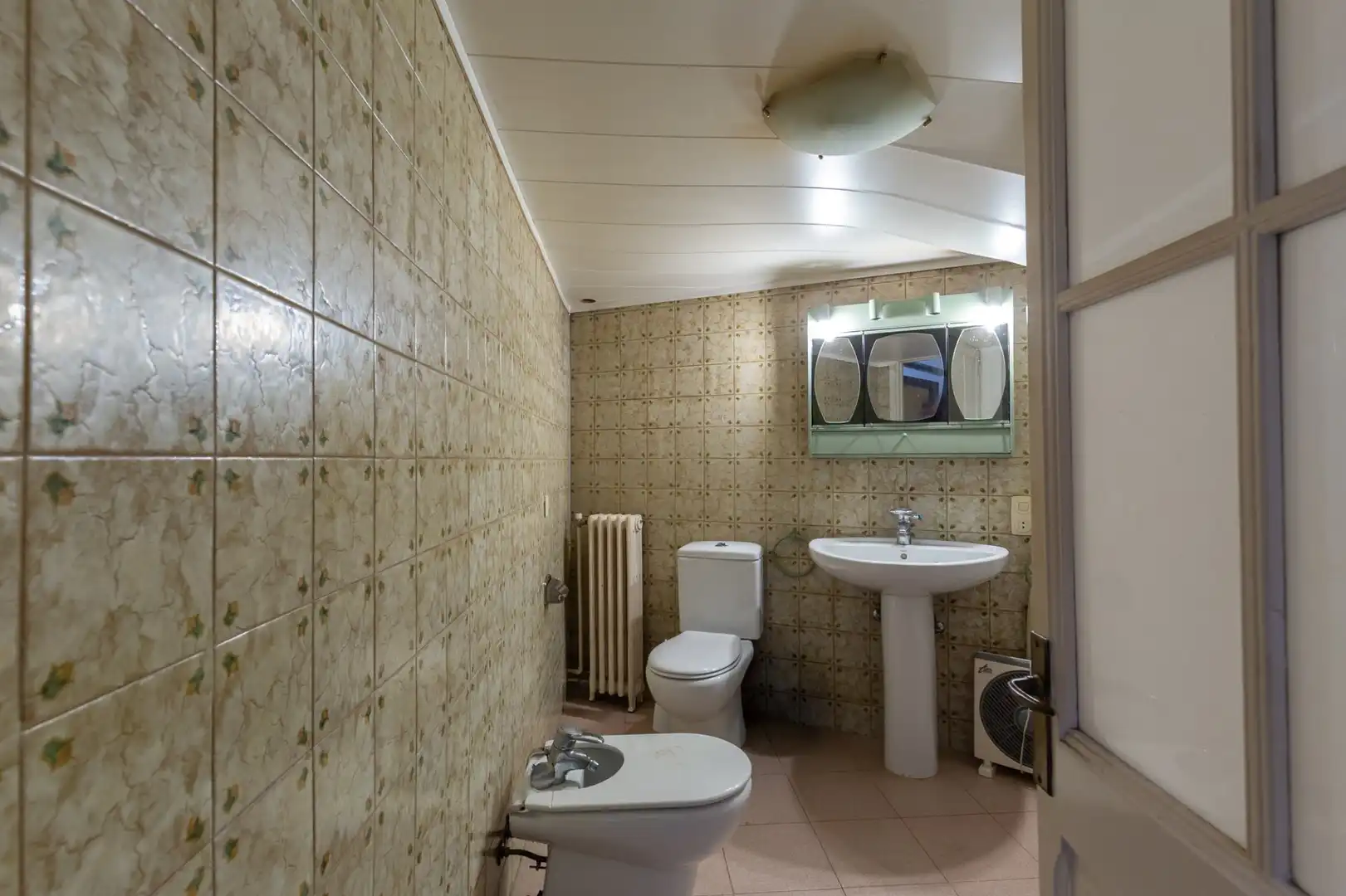 Badezimmer von Einfamilien-Reihenhaus zum Verkauf in Barcelona mit Terrasse und Abstellraum