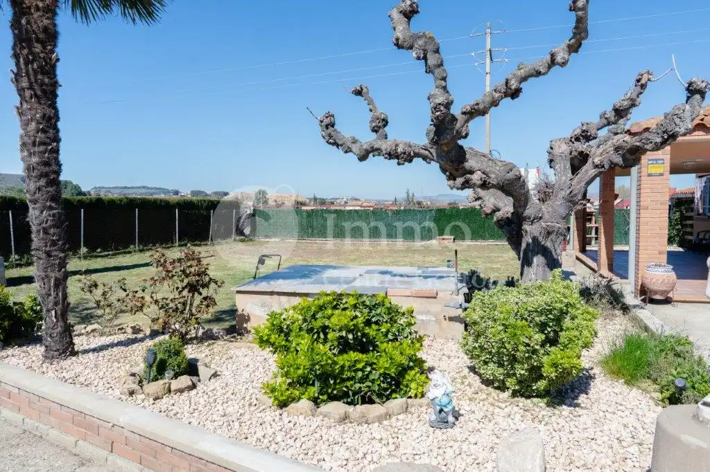 Jardí de Finca rústica en venda en Almenar amb Moblat