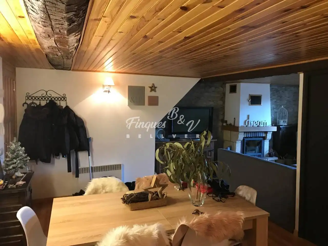 Living room of Flat for sale in Bourg - Madame  with Heating, Parquet flooring and Furnished