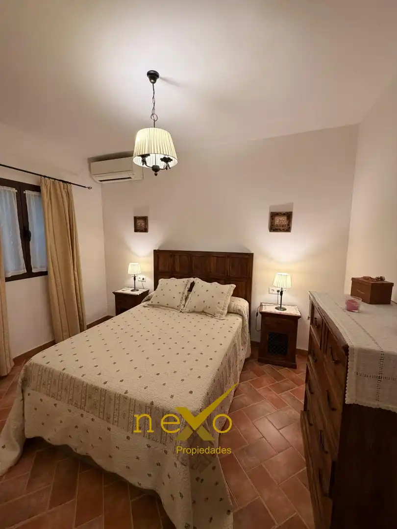 Chalet con piscina en venta en Carmona, imagen 3