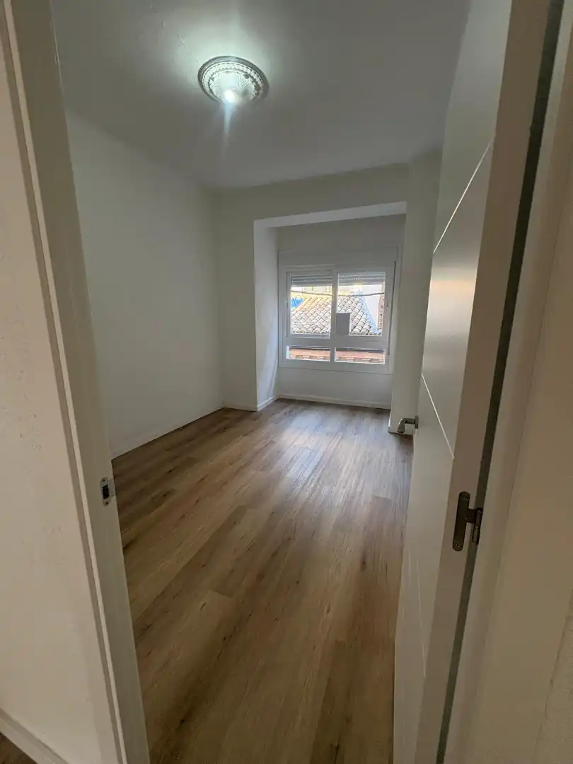 Schlafzimmer von Wohnung zum Verkauf in Zaragoza mit Klimaanlage, Heizung und Balkon