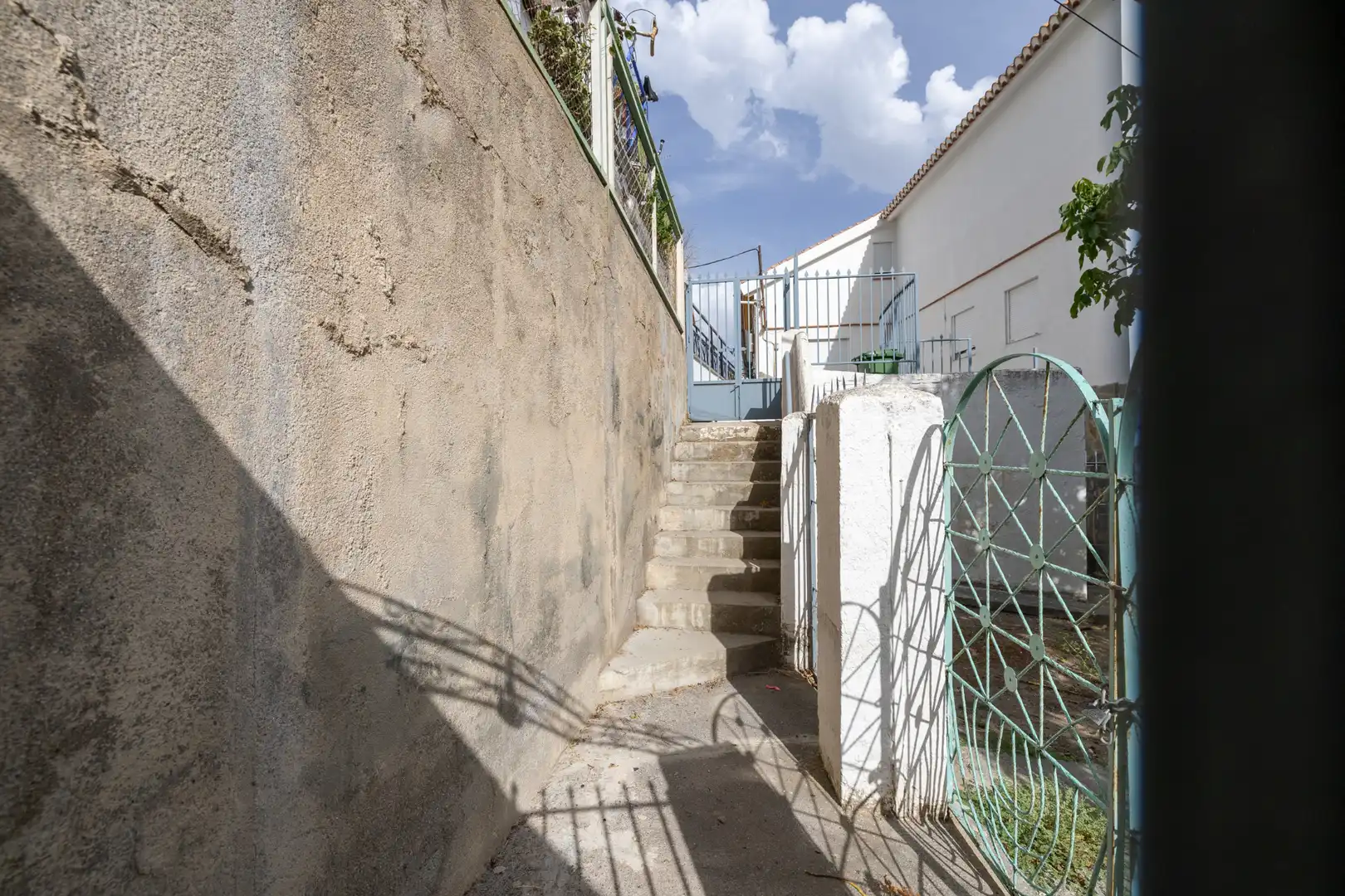 Vista exterior de Casa o xalet en venda en Güéjar Sierra amb Jardí privat i Moblat