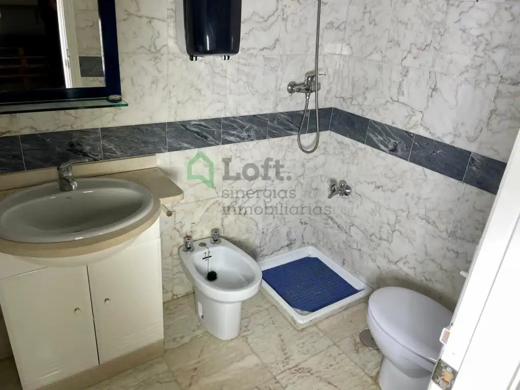 Bathroom of Commercial properties for rent in Badajoz  with Air Conditioner