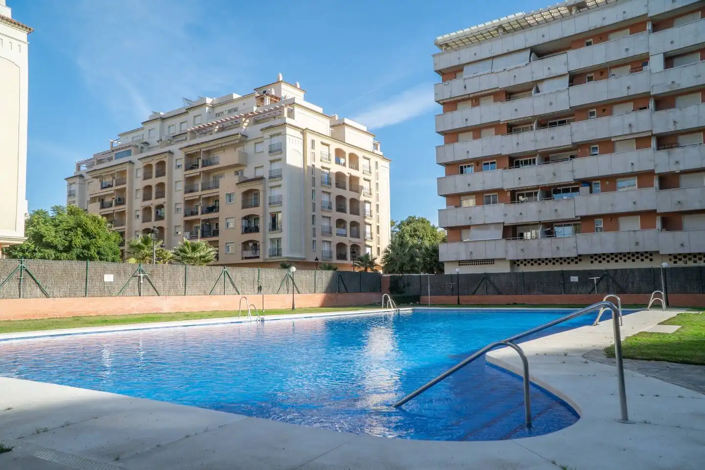 Piscina de Apartament de lloguer en Estepona amb Terrassa, Moblat i Forn