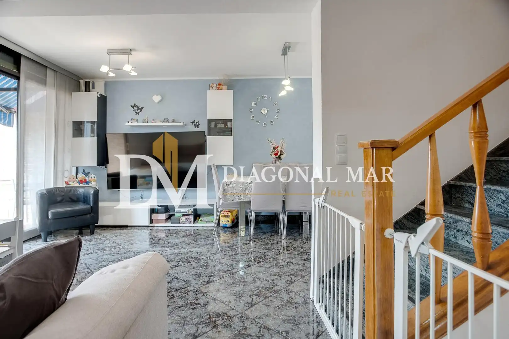 Sala d'estar de Dúplex en venda en Barcelona amb Aire condicionat i Balcó
