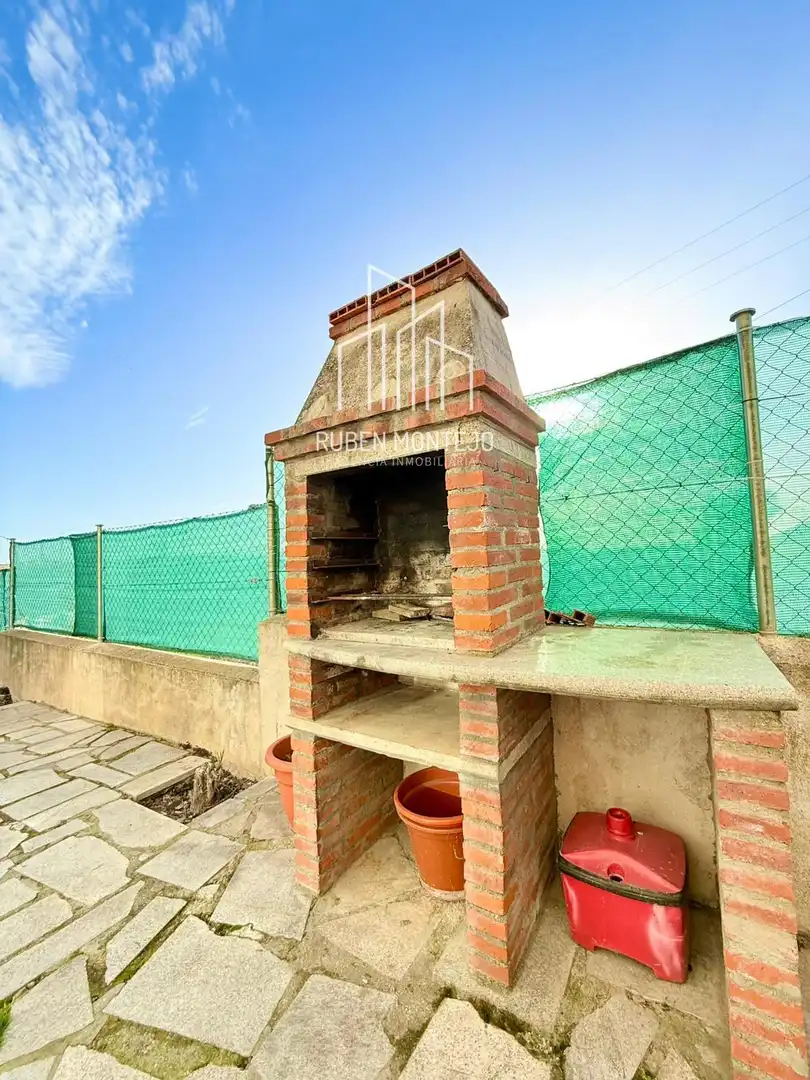 Terrasse von Einfamilien-Reihenhaus zum Verkauf in Matilla de los Caños del Río mit Heizung, Privatgarten und Terrasse