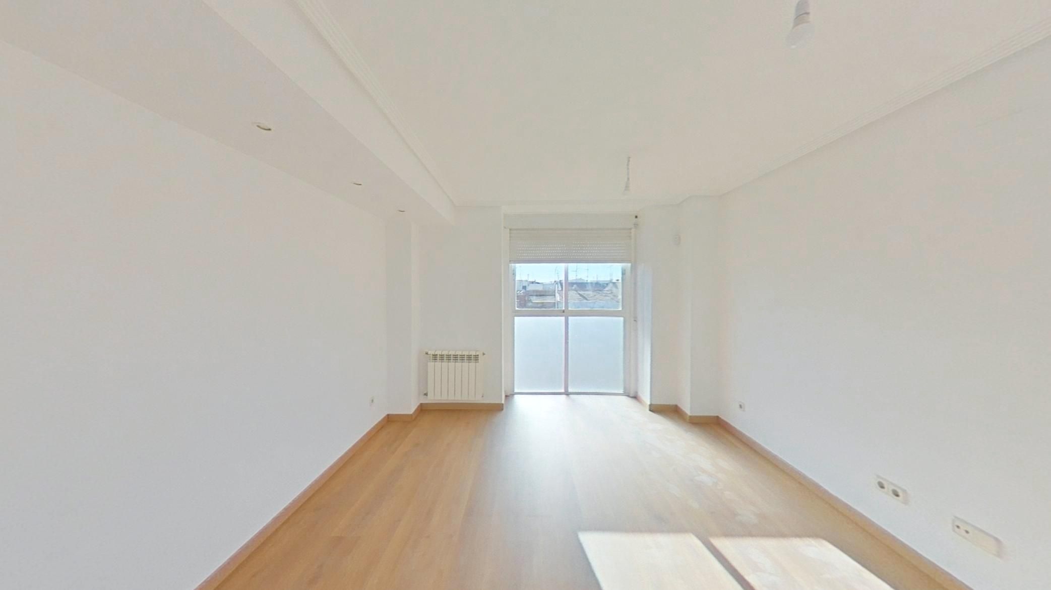 Living room of Flat for sale in  Madrid Capital  with Terrace and Storage room