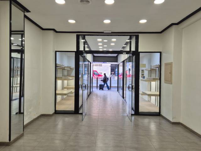 Local comercial en Alquiler en Carrer d'Àngel Guimerà en Arrancapins