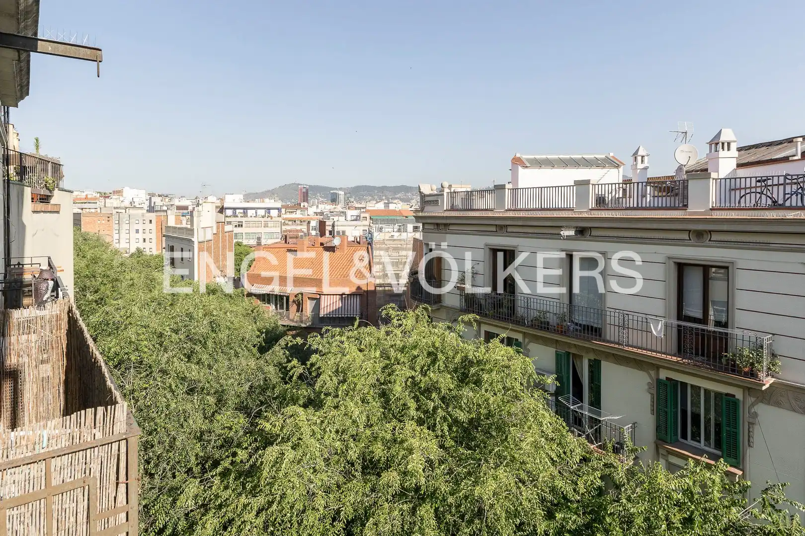 Exterior view of Flat for sale in Barcelona  with Air Conditioner, Heating and Balcony