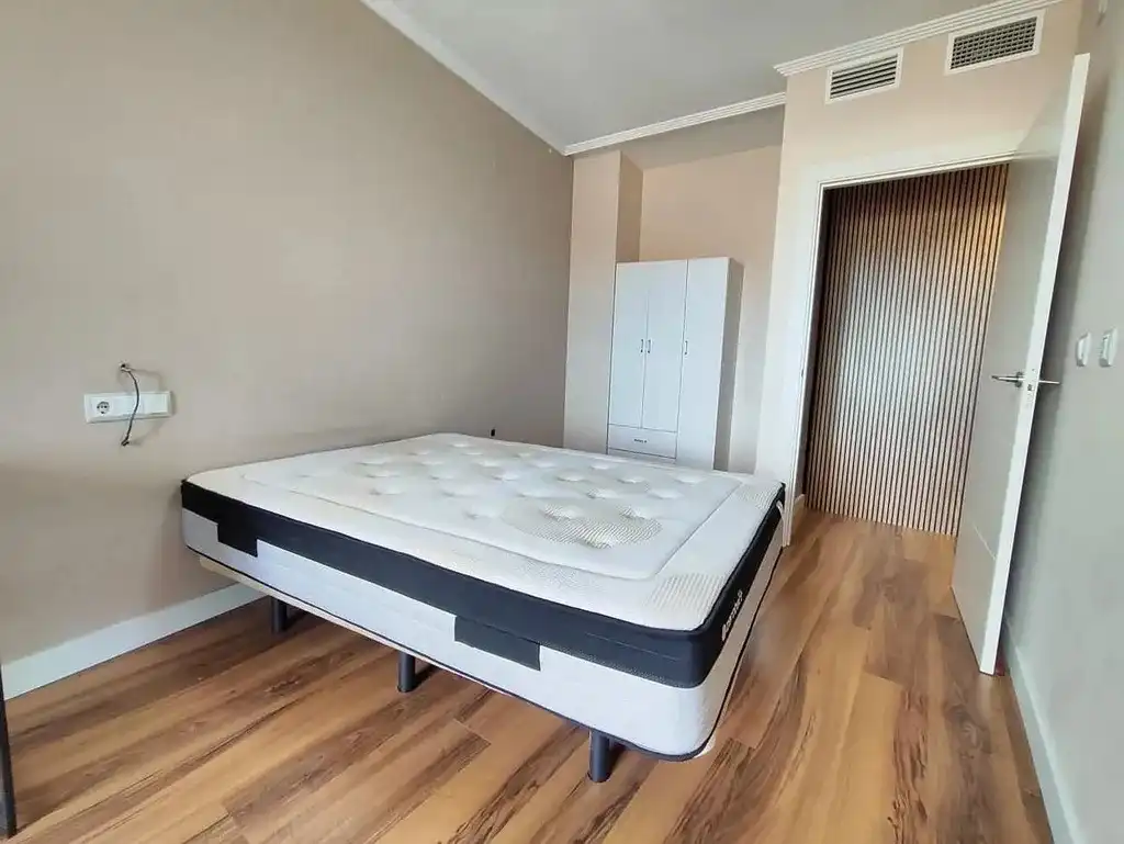 Dormitori de Dúplex en venda en La Gineta amb Calefacció, Parquet i Moblat