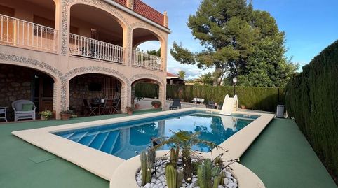 ENORME CHALET EN UNA ZONA IDEAL DE LA NUCIA