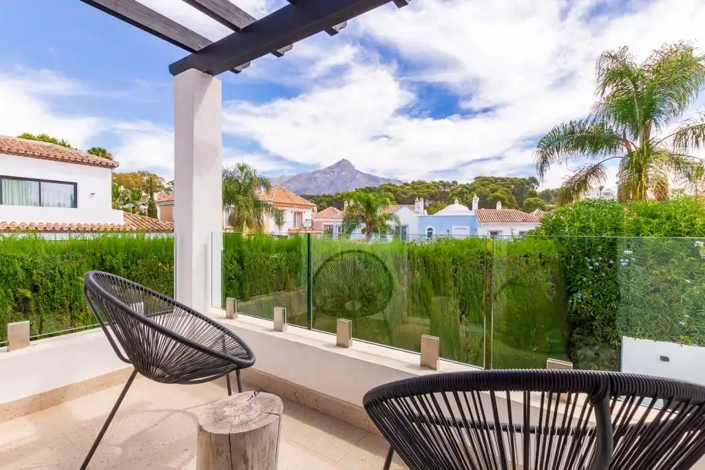 Terrassa de Casa o xalet en venda en Marbella amb Aire condicionat, Calefacció i Jardí privat