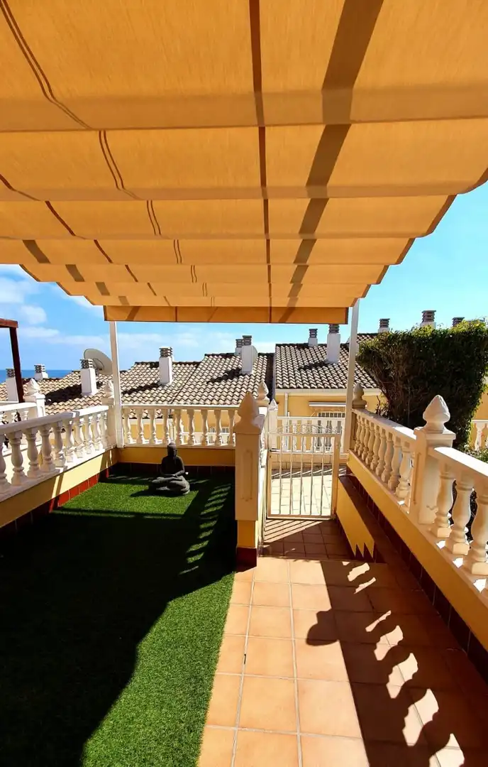Terrasse von Einfamilien-Reihenhaus zur Miete in Elche / Elx mit Privatgarten, Terrasse und Möbliert