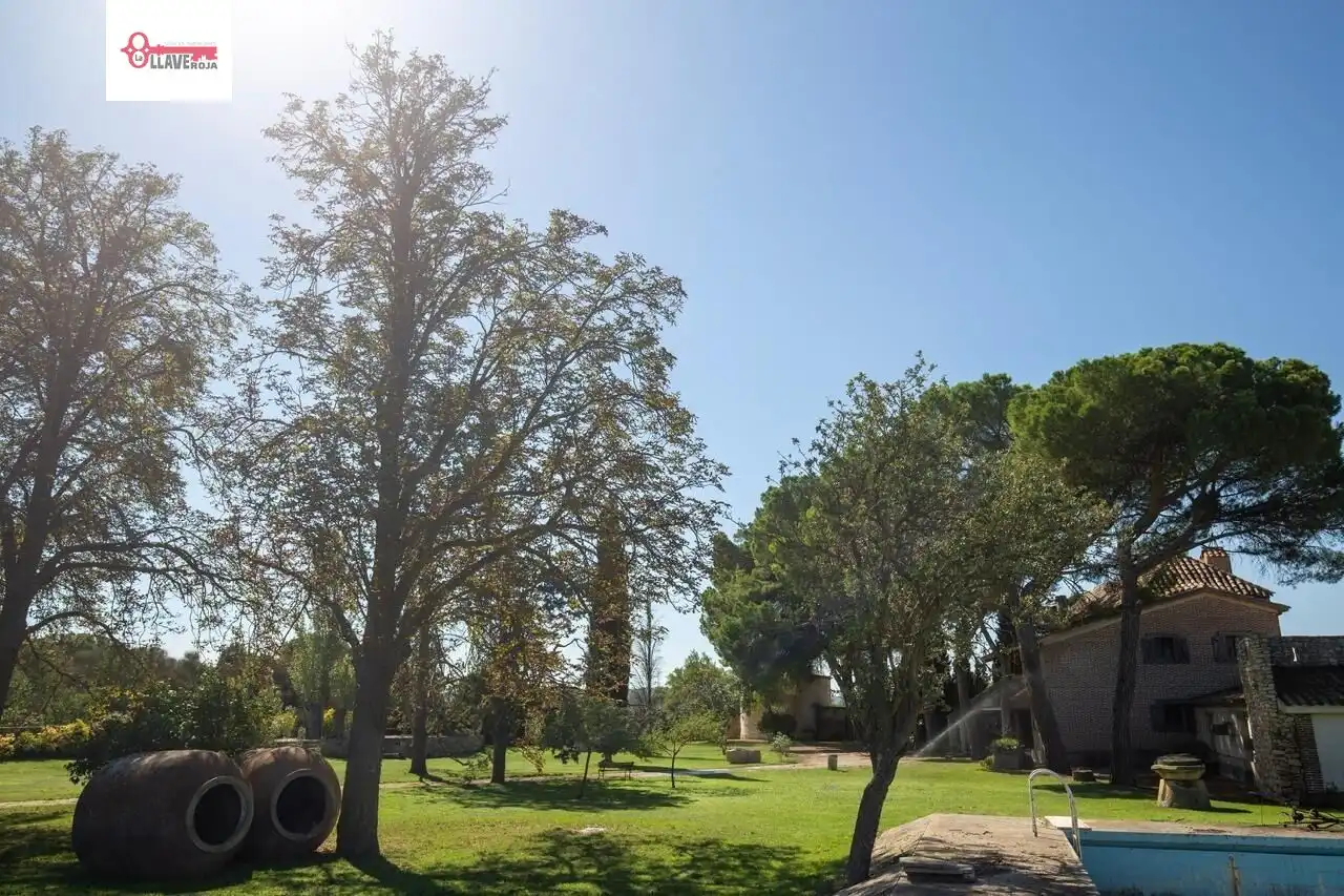 Garden of Country homes for sale in Quintana del Puente  with Storage room, Swimming Pool and Furnished
