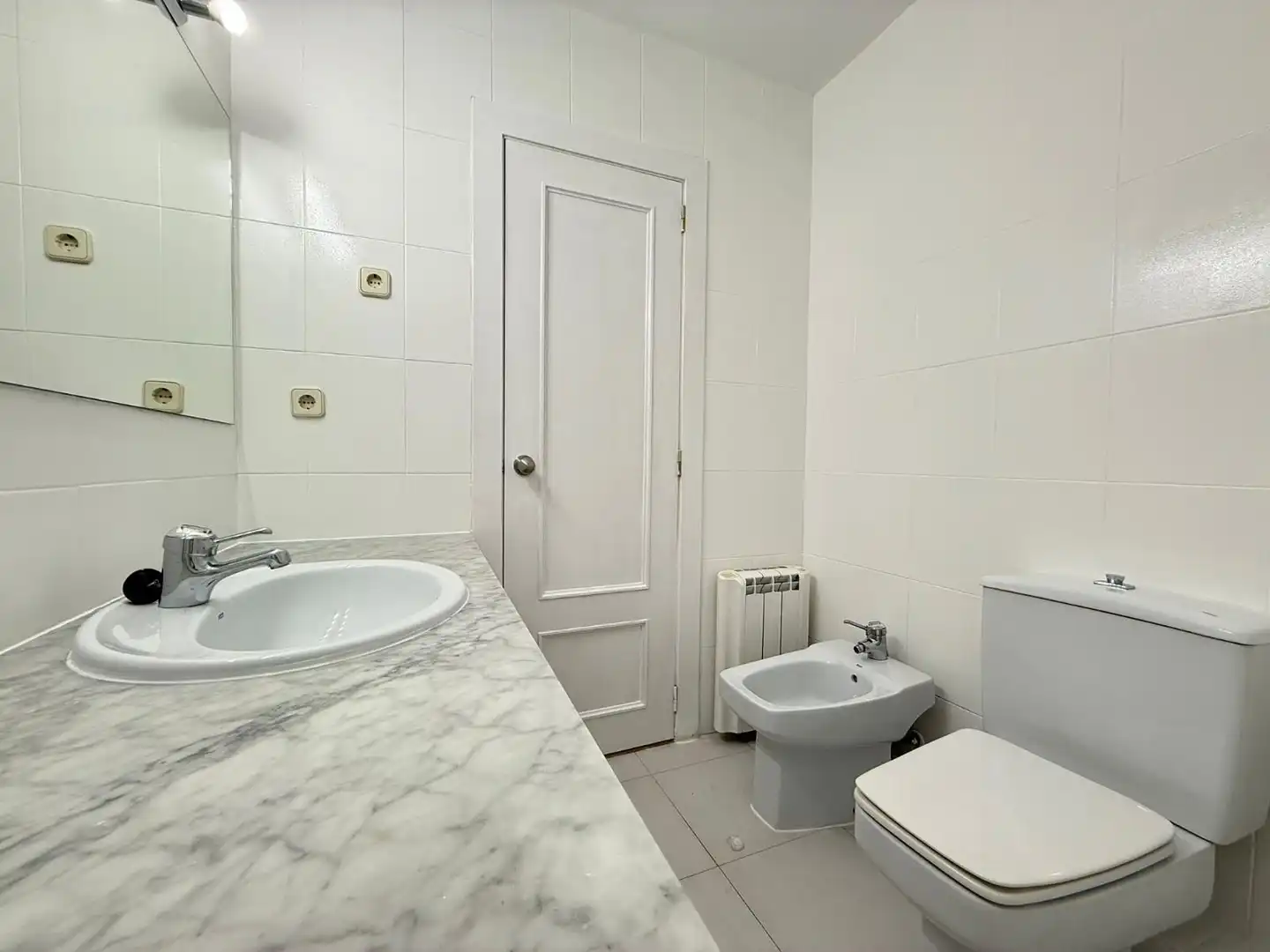 Bathroom of Flat for rent in Sant Cugat del Vallès  with Air Conditioner, Heating and Parquet flooring
