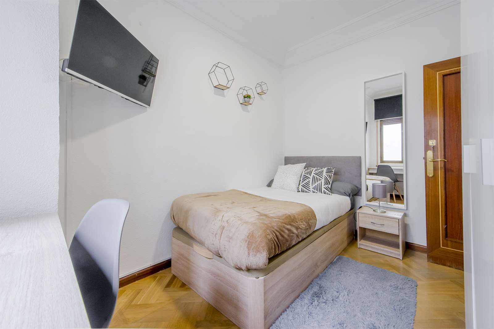 Bedroom of Flat to share in  Madrid Capital  with Terrace