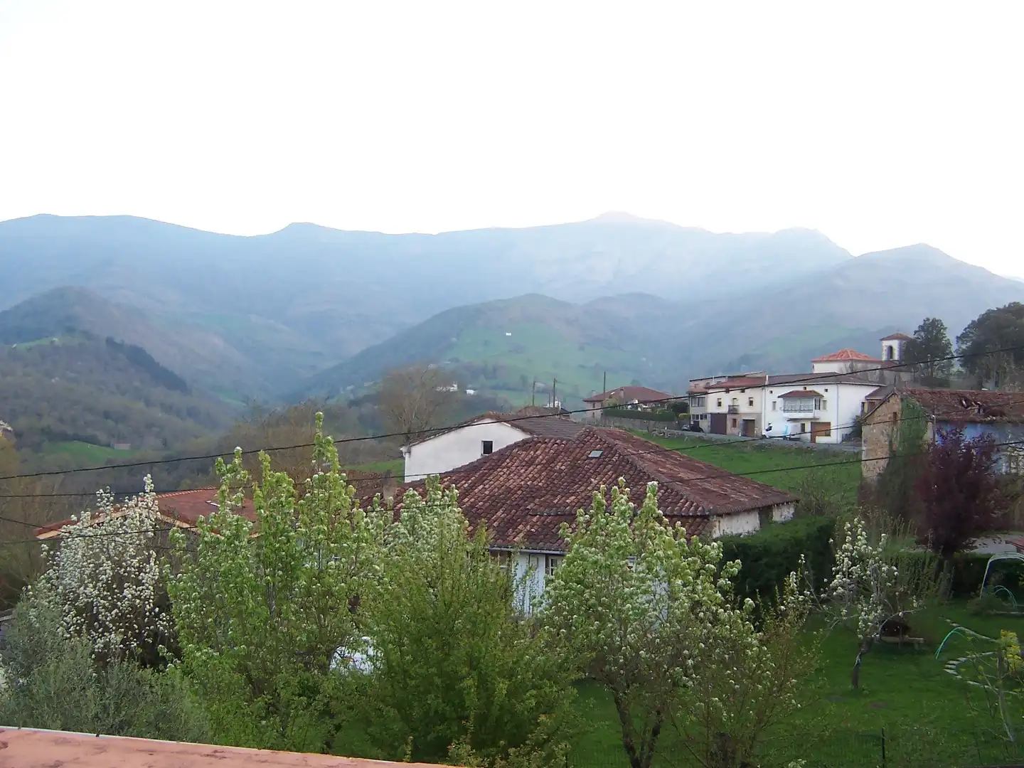 Vista exterior de Casa o chalet en venta en Soba con Jardín privado, Terraza y Amueblado