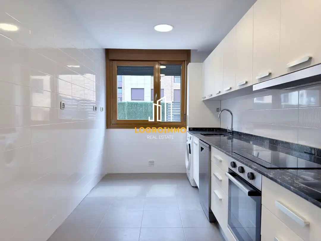 Kitchen of Flat for sale in  Logroño  with Air Conditioner, Heating and Private garden