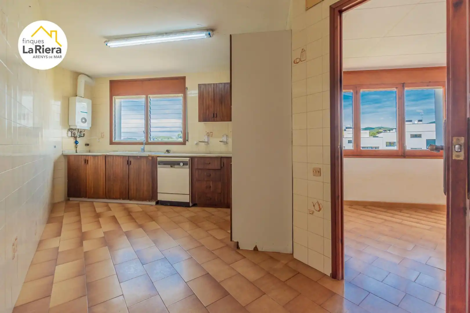 Cuina de Casa o xalet en venda en Arenys de Mar amb Calefacció, Jardí privat i Terrassa