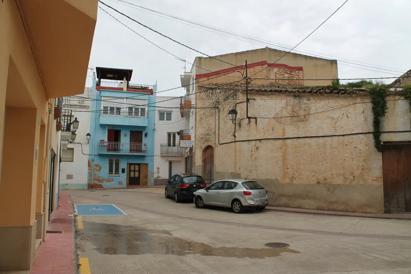 Vista exterior de Casa adosada en venda en Salomó amb Balcó i Alarma