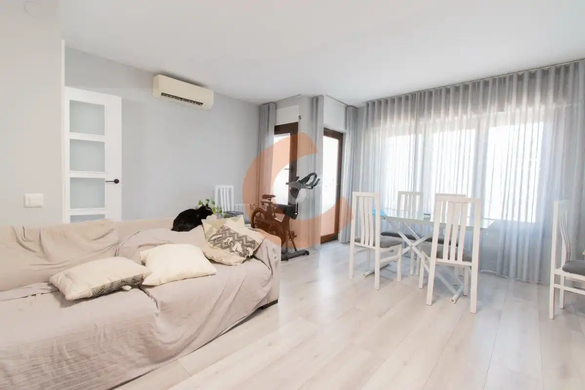 Sala d'estar de Pis en venda en El Vendrell amb Aire condicionat, Calefacció i Parquet