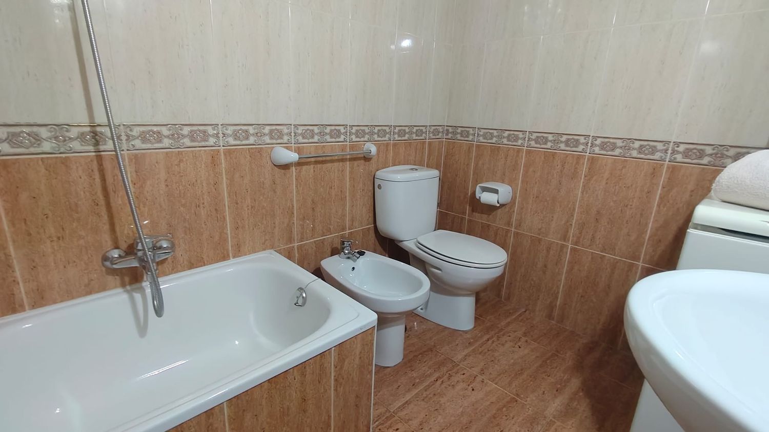 Bathroom of Flat for sale in Gijón   with Storage room and Swimming Pool