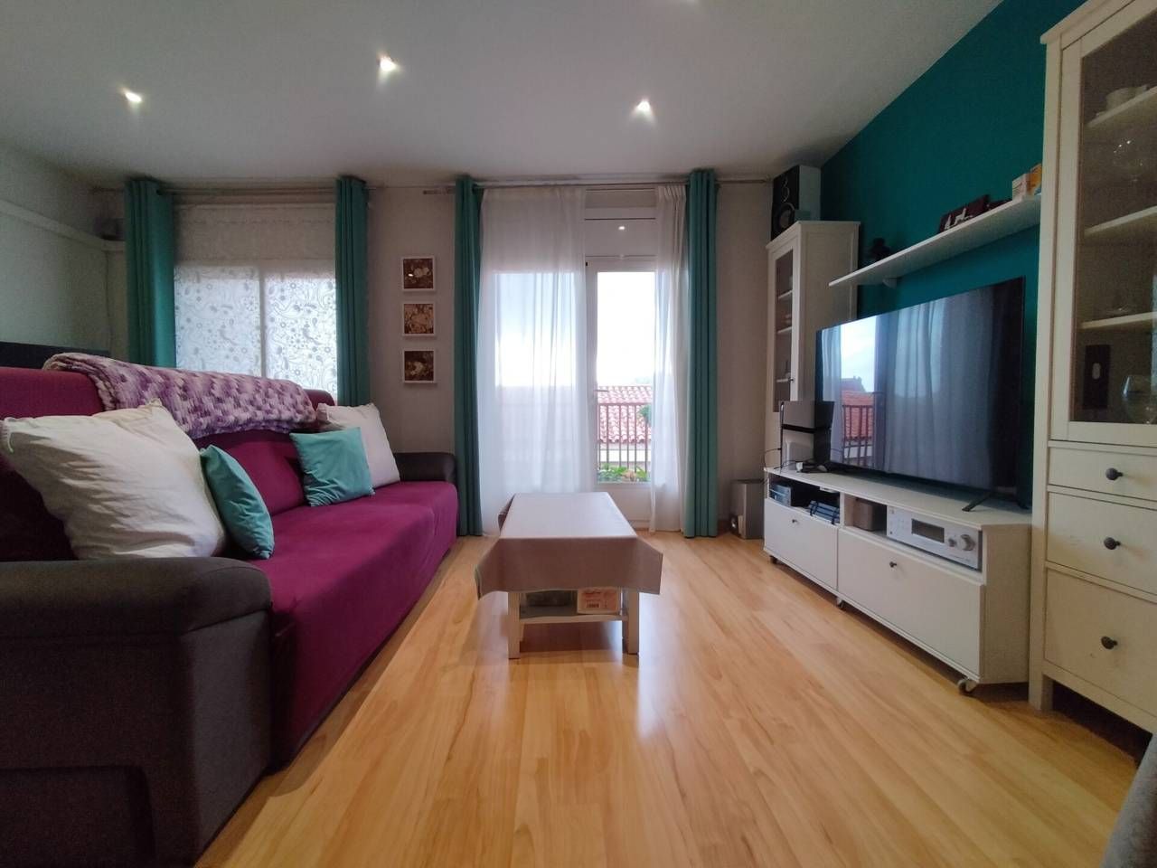 Living room of Flat for sale in Terrassa  with Air Conditioner, Heating and Parquet flooring