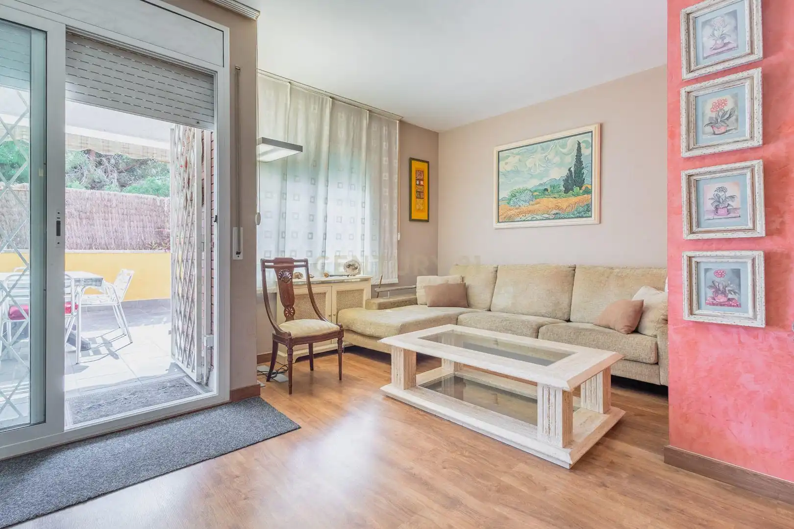 Sala de estar de Apartamento en venta en Sant Feliu de Llobregat con Trastero y Balcón