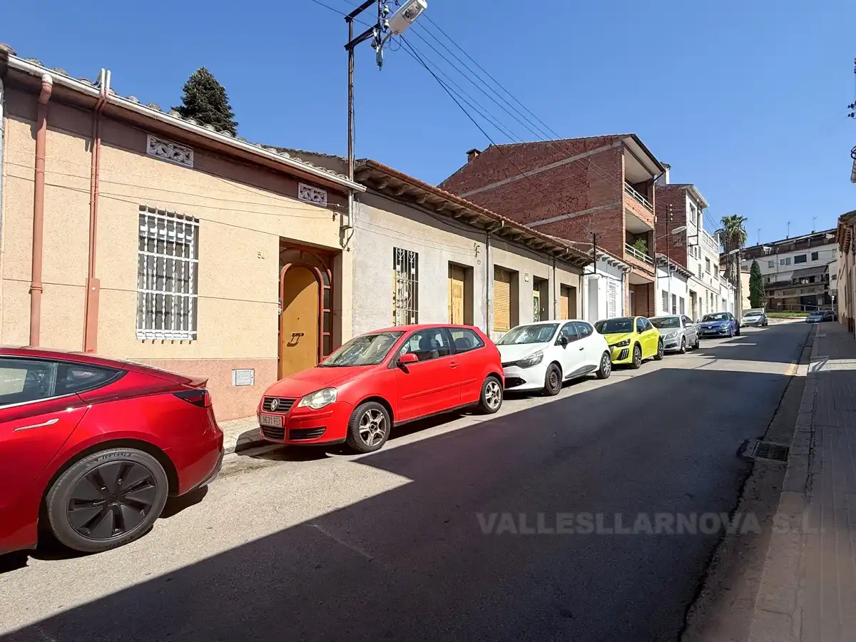 Casa adosada en venda a Col.legis Nous