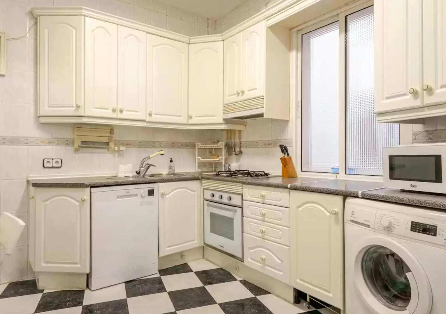 Kitchen of Flat for rent in Madrid  with Air Conditioner, Heating and Furnished
