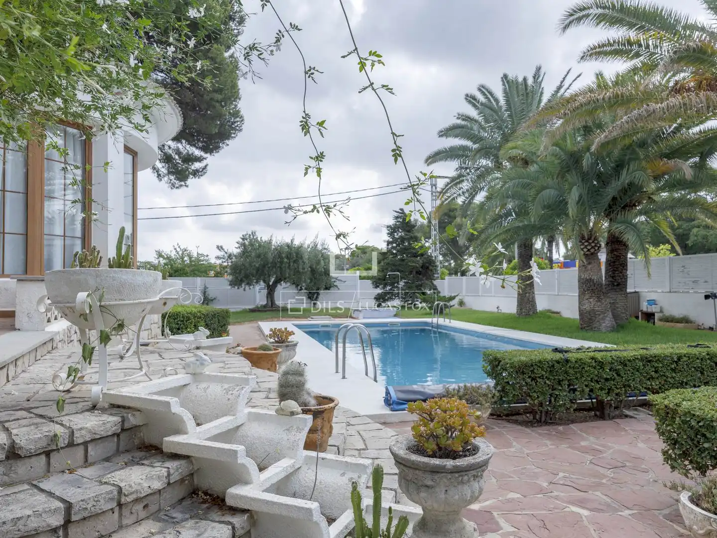 Swimming pool of Houses for sale in Paterna  with Heating, Private garden and Parquet flooring