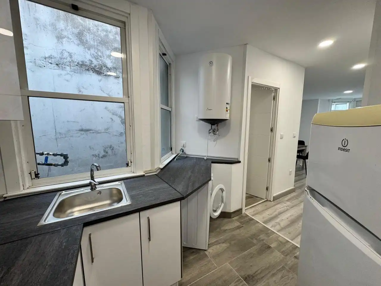 Küche von Wohnung zur Miete in A Coruña Capital  mit Heizung, Abstellraum und Möbliert